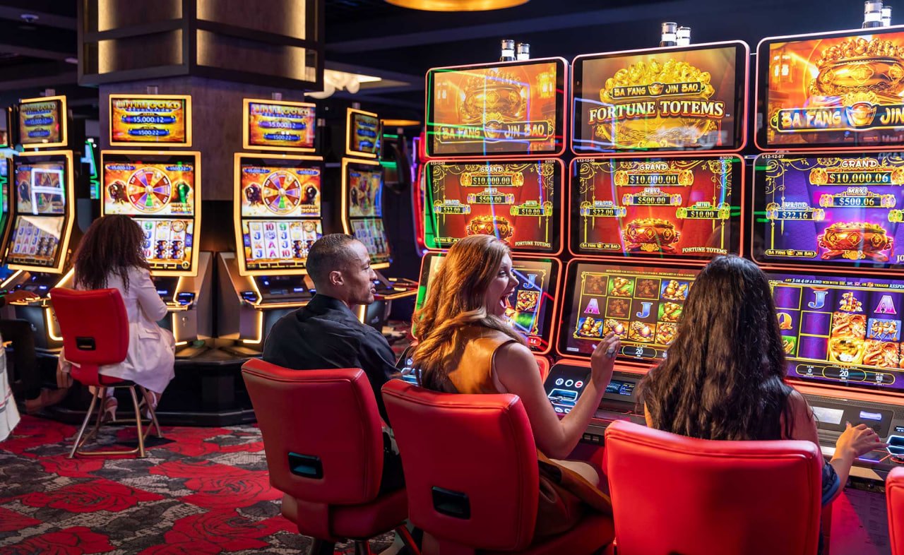 Antarmuka meja Live Blackjack lotreonline menampilkan kartu, tombol aksi, dan chat dealer secara real-time